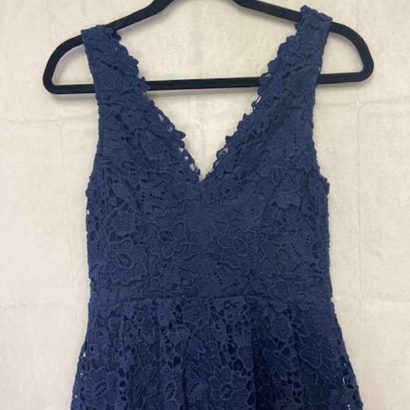 NWOT Astr Lace Fit & Flare V-Neck Dress in Navy Blue Size M - Picture 4 of 10